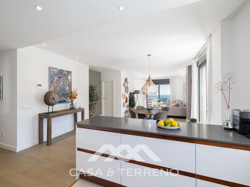 2 Zimmer Penthouse zu verkaufen in Benahavis mit Pool - 750.000 € (Ref: 9813296)