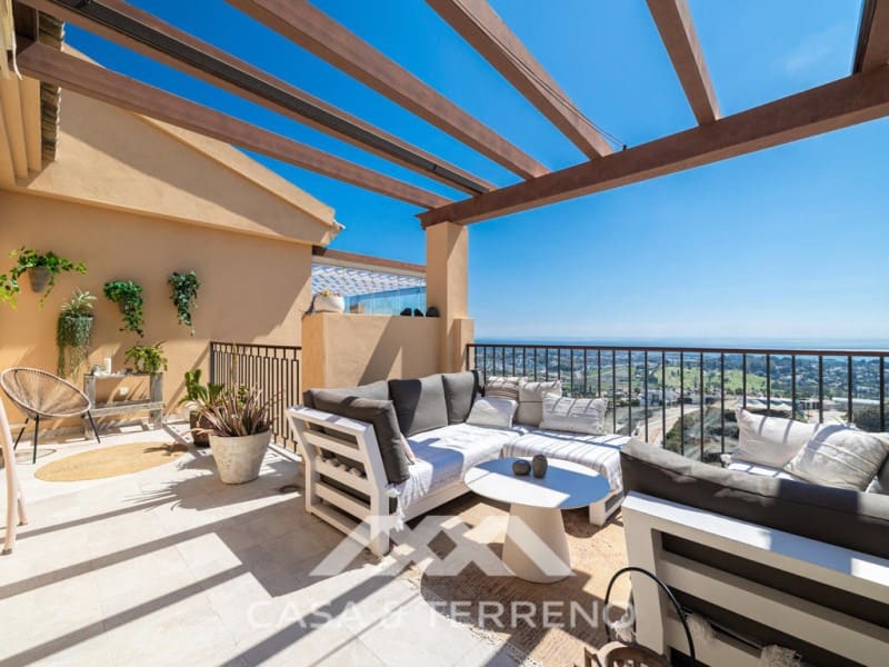 2 Zimmer Penthouse zu verkaufen in Benahavis mit Pool - 750.000 € (Ref: 9813296)