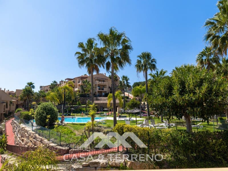 2 Zimmer Penthouse zu verkaufen in Benahavis mit Pool - 750.000 € (Ref: 9813296)