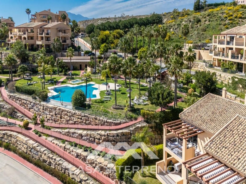 2 Zimmer Penthouse zu verkaufen in Benahavis mit Pool - 750.000 € (Ref: 9813296)