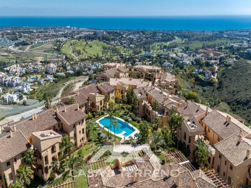 2 Zimmer Penthouse zu verkaufen in Benahavis mit Pool - 750.000 € (Ref: 9813296)