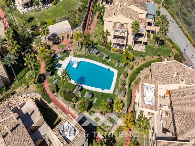 2 Zimmer Penthouse zu verkaufen in Benahavis mit Pool - 750.000 € (Ref: 9813296)
