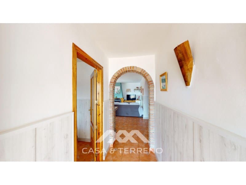 3 soveværelse Villa til salg i Sayalonga med swimmingpool - € 365.000 (Ref: 9820336)