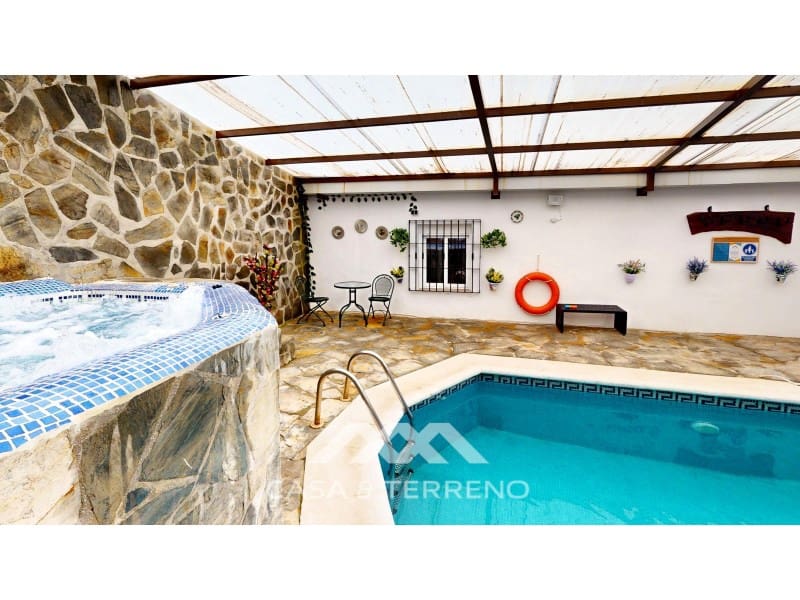 3 soveværelse Villa til salg i Sayalonga med swimmingpool - € 365.000 (Ref: 9820336)