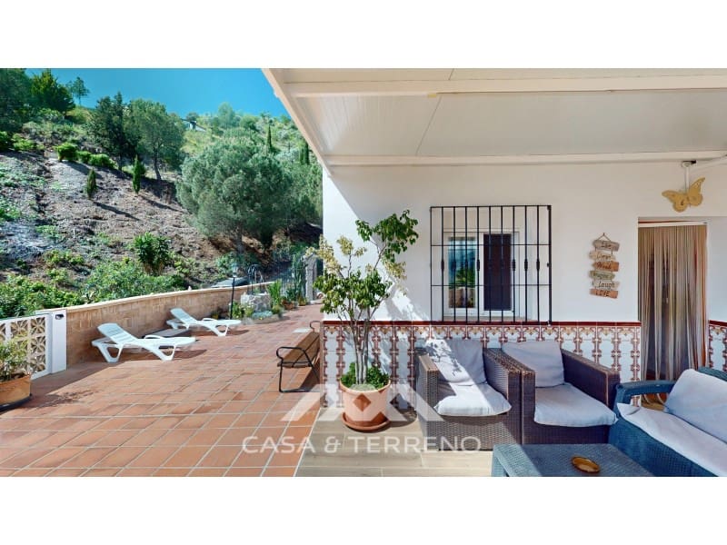 3 soveværelse Villa til salg i Sayalonga med swimmingpool - € 365.000 (Ref: 9820336)