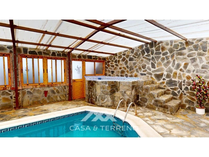 3 soveværelse Villa til salg i Sayalonga med swimmingpool - € 365.000 (Ref: 9820336)