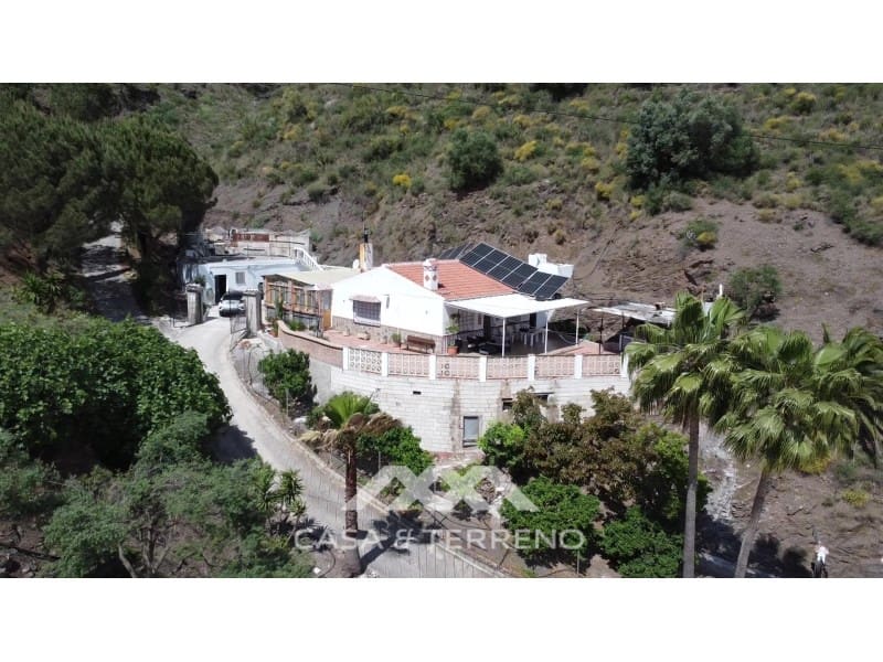 3 soveværelse Villa til salg i Sayalonga med swimmingpool - € 365.000 (Ref: 9820336)
