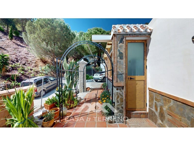 3 soveværelse Villa til salg i Sayalonga med swimmingpool - € 365.000 (Ref: 9820336)
