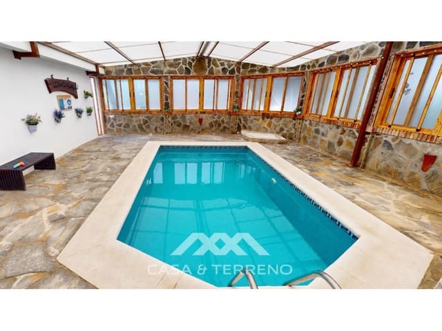 3 soveværelse Villa til salg i Sayalonga med swimmingpool - € 365.000 (Ref: 9820336)