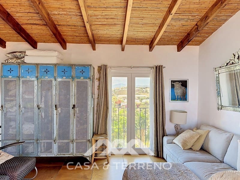 2 bedroom Villa for sale in Almayate with pool - € 598,000 (Ref: 9846157)