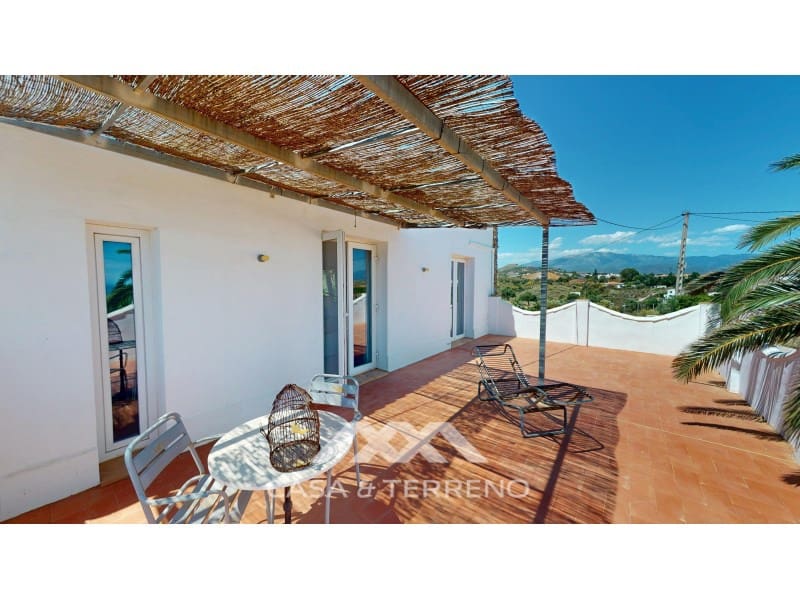 2 bedroom Villa for sale in Almayate with pool - € 598,000 (Ref: 9846157)