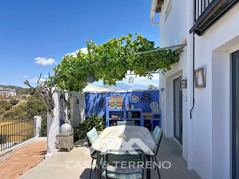 2 bedroom Villa for sale in Almayate with pool - € 598,000 (Ref: 9846157)