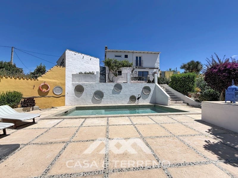 2 bedroom Villa for sale in Almayate with pool - € 598,000 (Ref: 9846157)