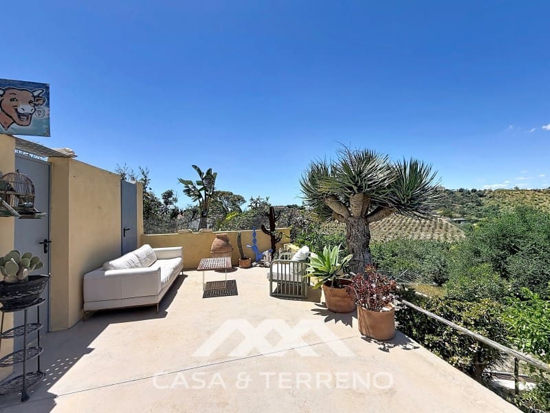 2 bedroom Villa for sale in Almayate with pool - € 598,000 (Ref: 9846157)