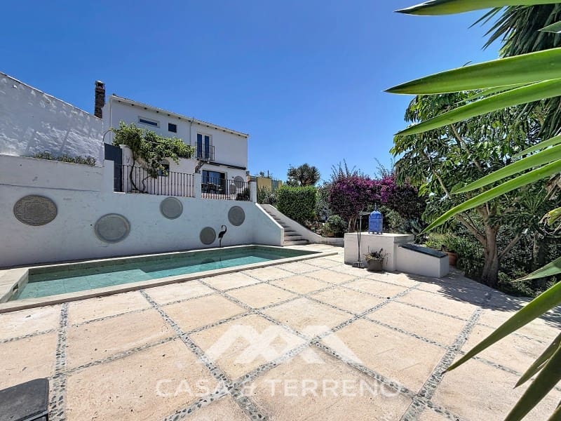 2 bedroom Villa for sale in Almayate with pool - € 598,000 (Ref: 9846157)