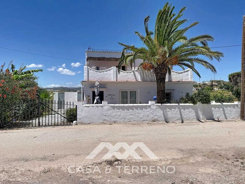 2 bedroom Villa for sale in Almayate with pool - € 598,000 (Ref: 9846157)