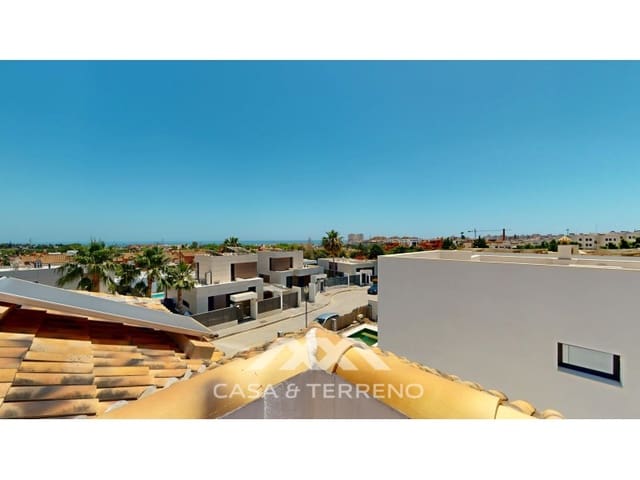 5 soverom Villa til salgs i Torre del Mar, Vélez-Málaga med svømmebasseng garasje - € 745 000 (Ref: 9873206)