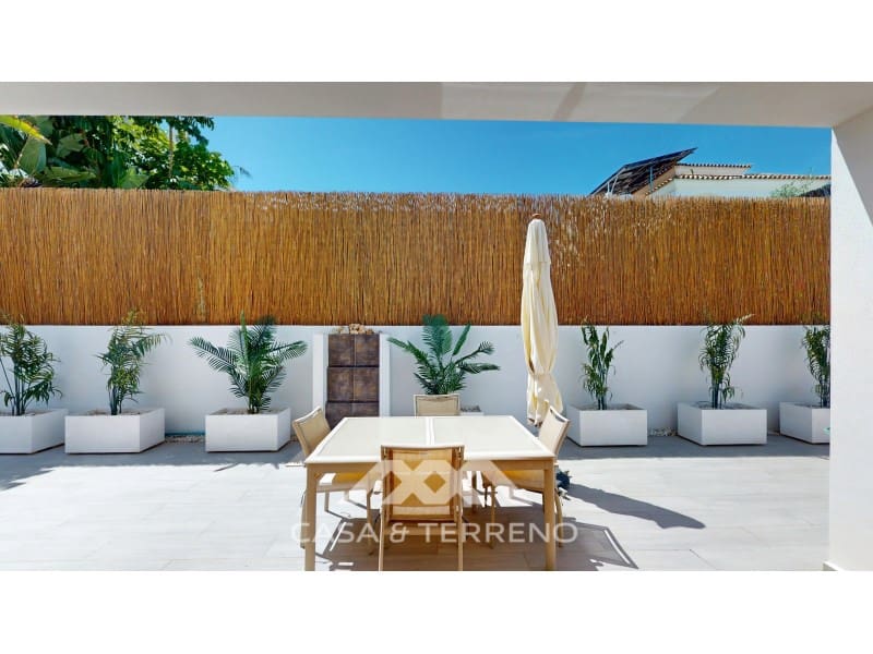5 soverom Villa til salgs i Torre del Mar med svømmebasseng garasje - € 745 000 (Ref: 9873206)