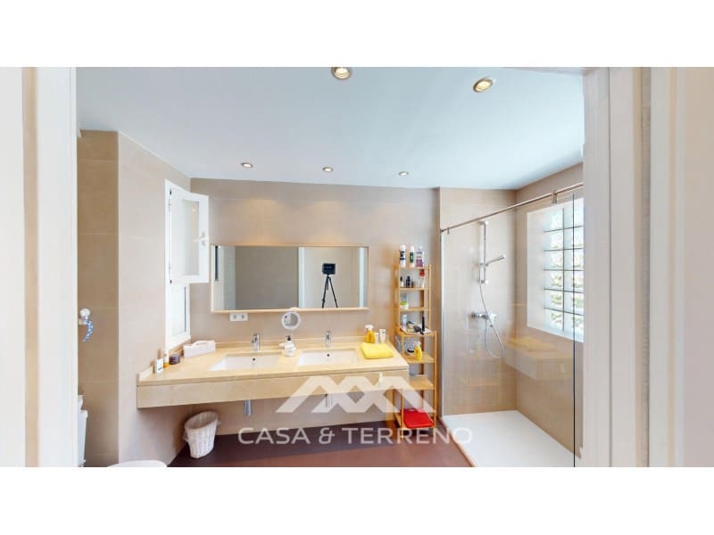 5 soverom Villa til salgs i Torre del Mar med svømmebasseng garasje - € 745 000 (Ref: 9873206)