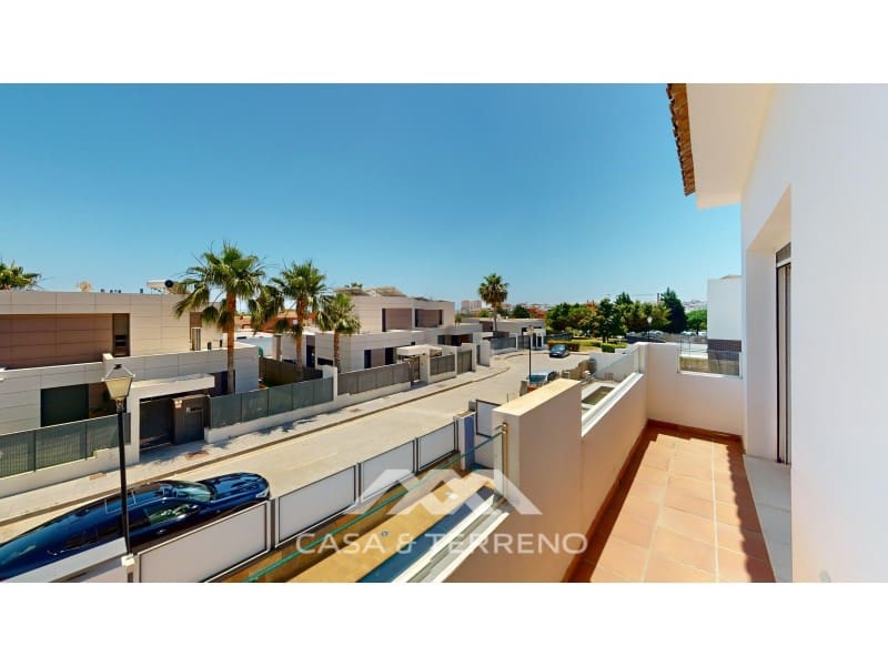 5 soverom Villa til salgs i Torre del Mar med svømmebasseng garasje - € 745 000 (Ref: 9873206)