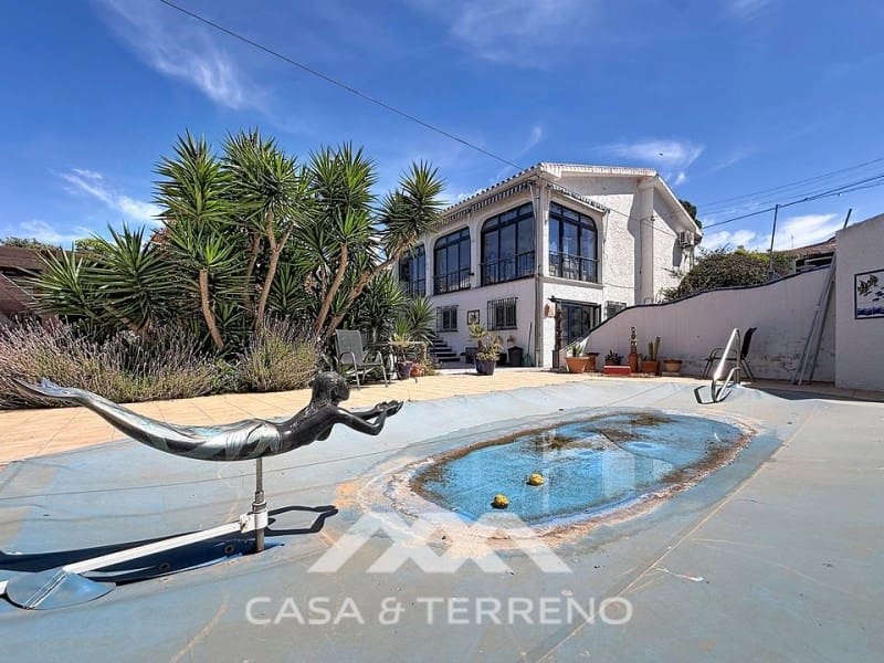3 slaapkamer Villa te koop in Caleta de Velez met zwembad garage - € 595.000 (Ref: 9876036)
