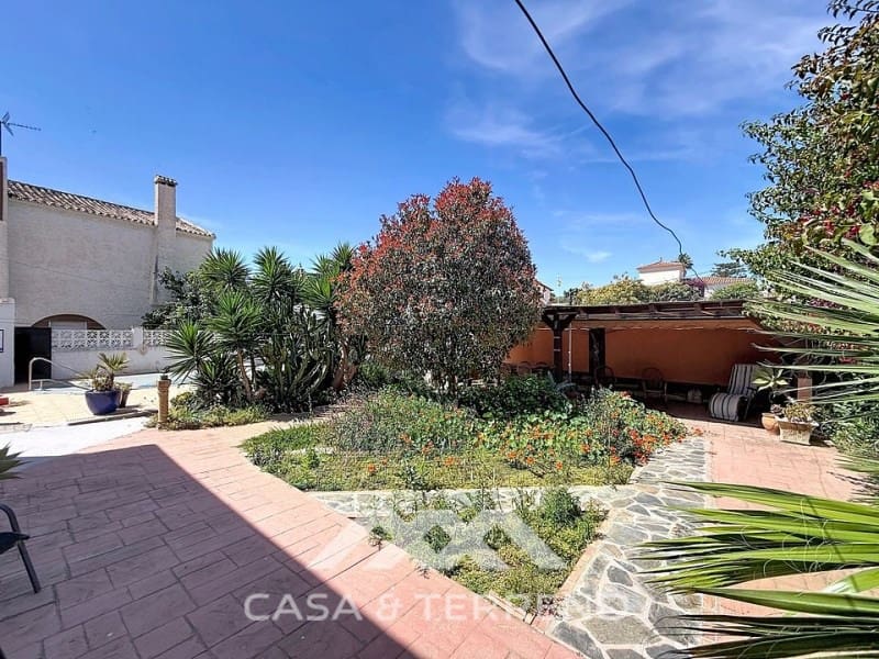 3 slaapkamer Villa te koop in Caleta de Velez met zwembad garage - € 595.000 (Ref: 9876036)