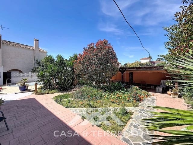3 chambre Villa/Maison à vendre à Caleta de Vélez, Vélez-Málaga avec piscine garage - 595 000 € (Ref: 9876036)