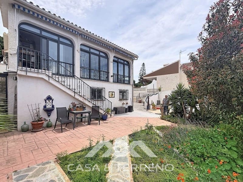 3 slaapkamer Villa te koop in Caleta de Velez met zwembad garage - € 595.000 (Ref: 9876036)