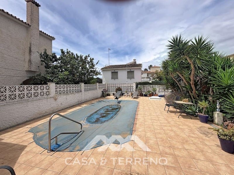 3 slaapkamer Villa te koop in Caleta de Velez met zwembad garage - € 595.000 (Ref: 9876036)