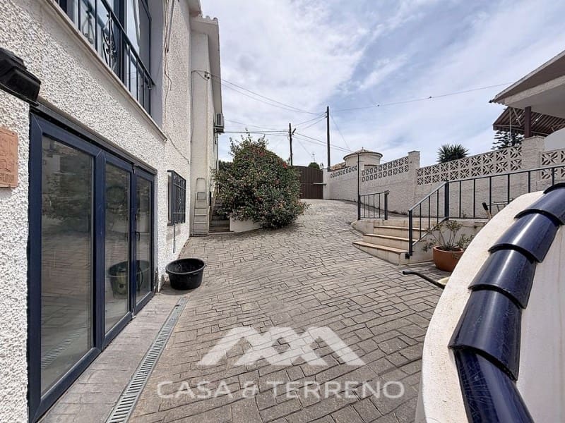 3 slaapkamer Villa te koop in Caleta de Velez met zwembad garage - € 595.000 (Ref: 9876036)