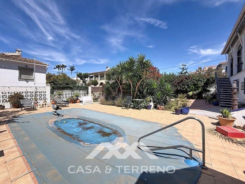 3 slaapkamer Villa te koop in Caleta de Velez met zwembad garage - € 595.000 (Ref: 9876036)