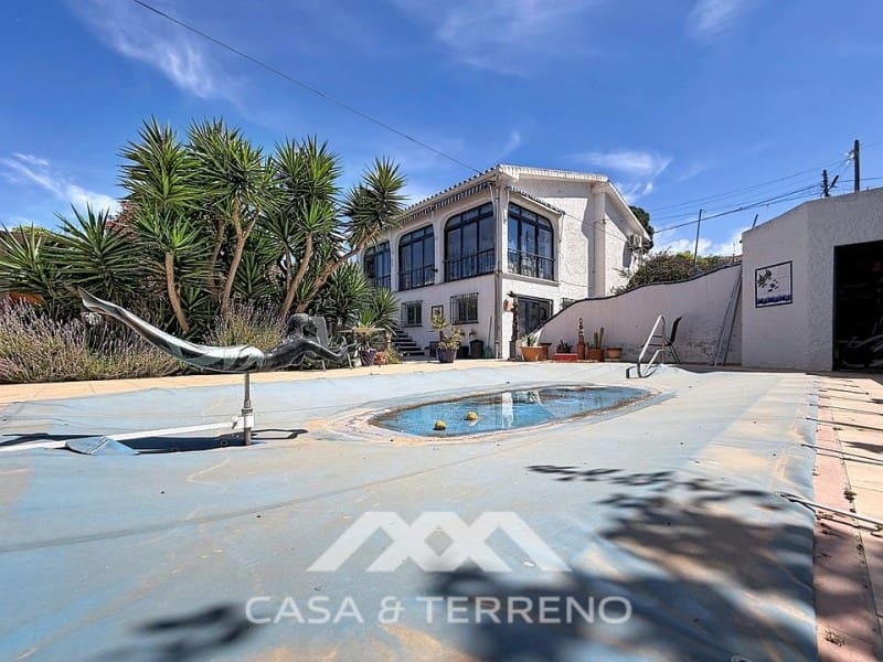 3 slaapkamer Villa te koop in Caleta de Velez met zwembad garage - € 595.000 (Ref: 9876036)
