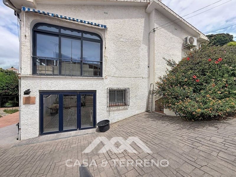 3 slaapkamer Villa te koop in Caleta de Velez met zwembad garage - € 595.000 (Ref: 9876036)