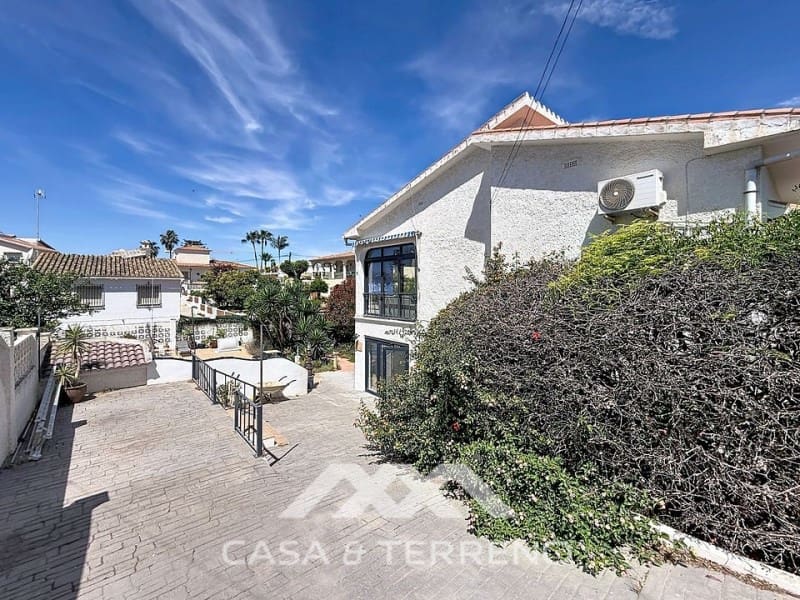 3 slaapkamer Villa te koop in Caleta de Velez met zwembad garage - € 595.000 (Ref: 9876036)