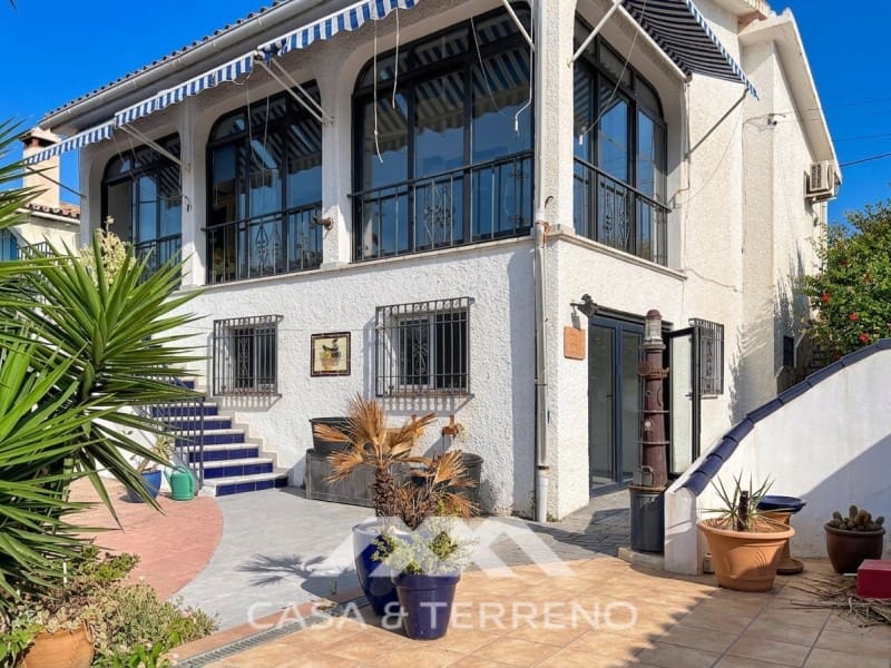 3 bedroom Villa for sale in Caleta de Velez with pool garage - € 549,000 (Ref: 9876036)