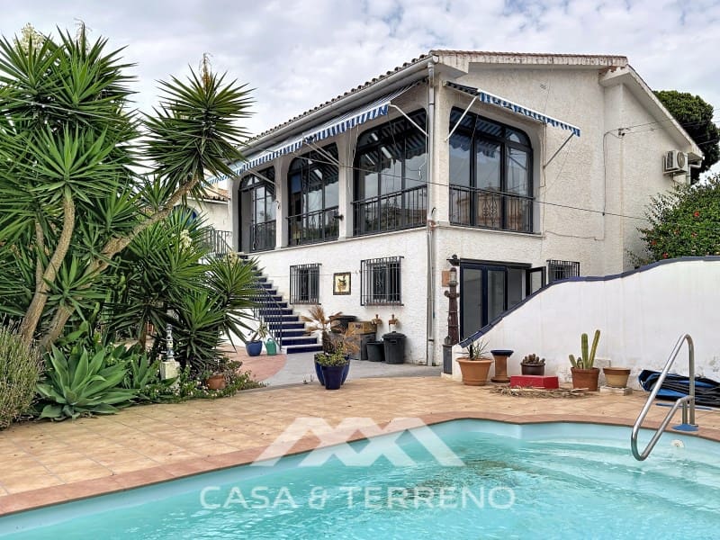 3 bedroom Villa for sale in Caleta de Velez with pool garage - € 549,000 (Ref: 9876036)