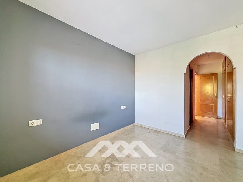 4 bedroom Apartment for sale in Caleta de Velez with garage - € 370,000 (Ref: 9884463)