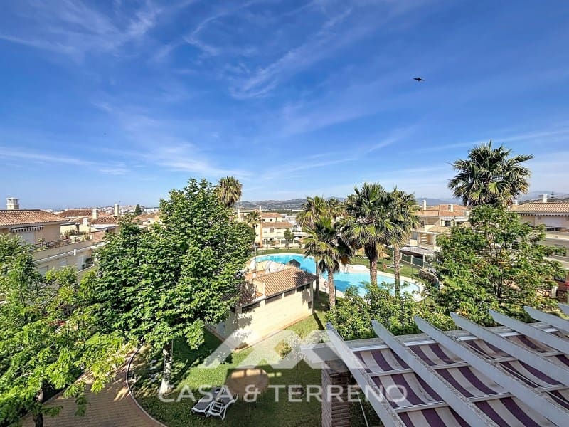4 bedroom Apartment for sale in Caleta de Velez with garage - € 370,000 (Ref: 9884463)