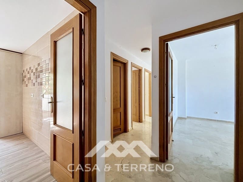 4 bedroom Apartment for sale in Caleta de Velez with garage - € 370,000 (Ref: 9884463)