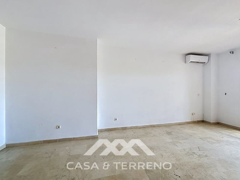 4 bedroom Apartment for sale in Caleta de Velez with garage - € 370,000 (Ref: 9884463)