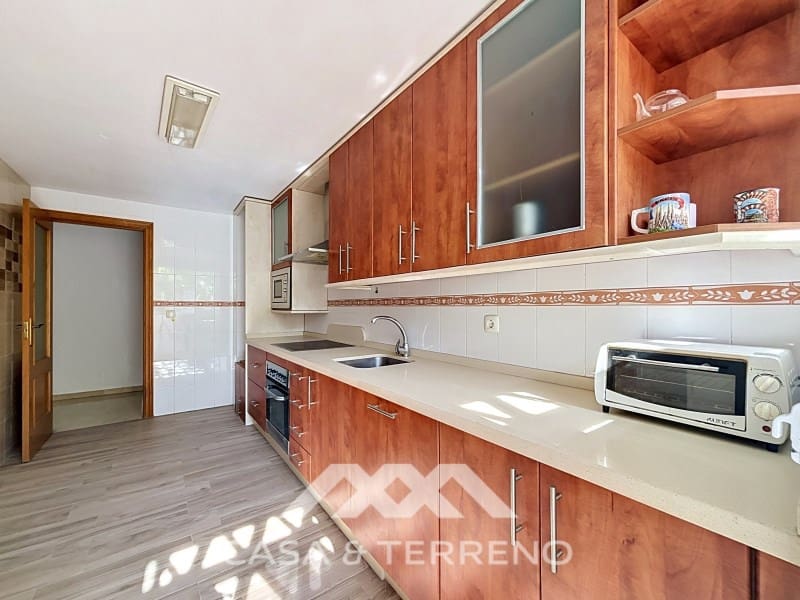 4 bedroom Apartment for sale in Caleta de Velez with garage - € 370,000 (Ref: 9884463)