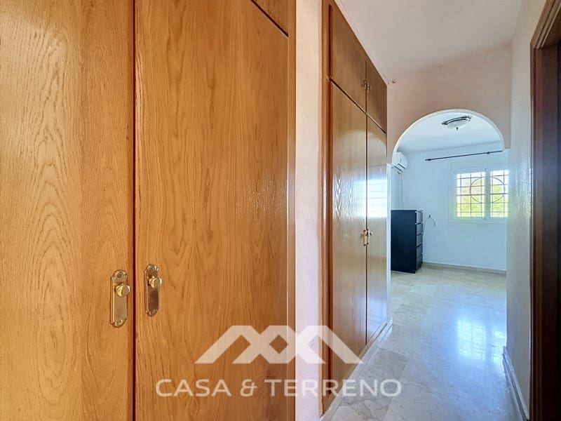 4 bedroom Apartment for sale in Caleta de Velez with garage - € 370,000 (Ref: 9884463)
