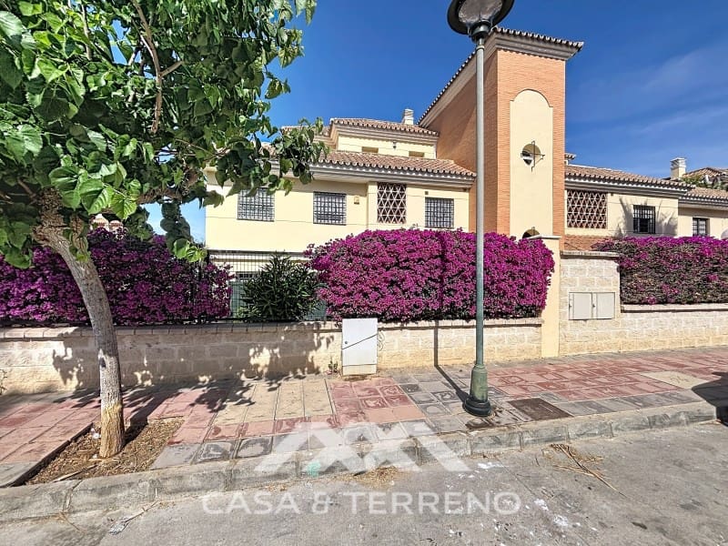 4 bedroom Apartment for sale in Caleta de Velez with garage - € 370,000 (Ref: 9884463)