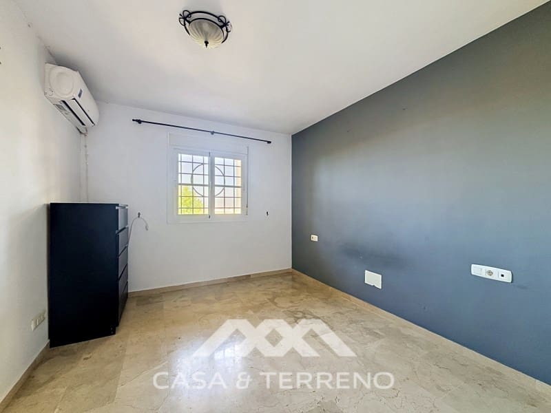 4 bedroom Apartment for sale in Caleta de Velez with garage - € 370,000 (Ref: 9884463)