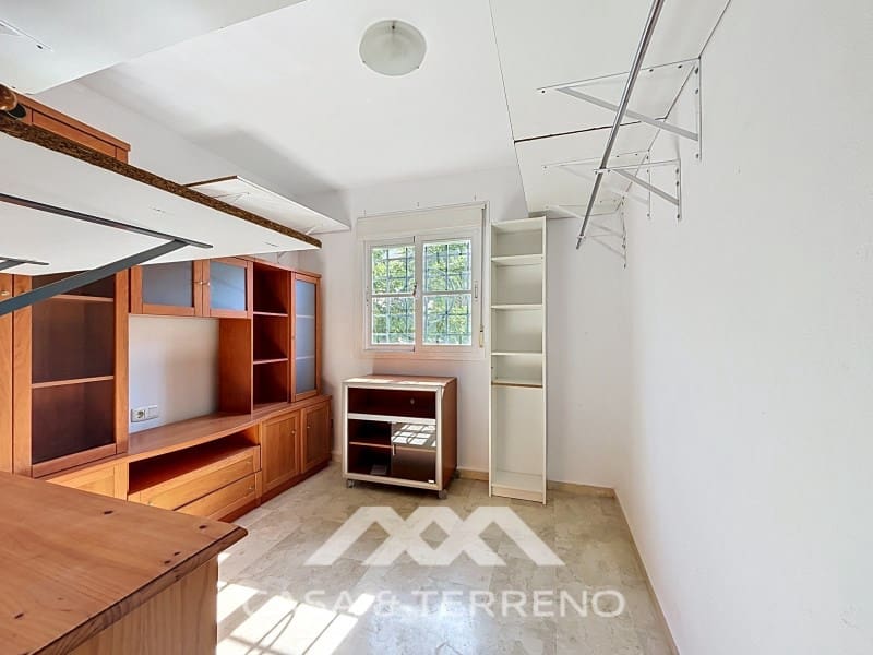 4 bedroom Apartment for sale in Caleta de Velez with garage - € 370,000 (Ref: 9884463)