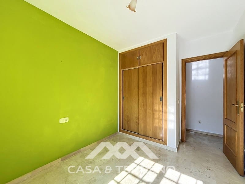 4 bedroom Apartment for sale in Caleta de Velez with garage - € 370,000 (Ref: 9884463)