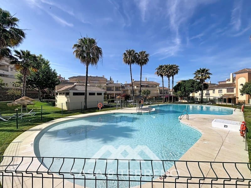 4 bedroom Apartment for sale in Caleta de Velez with garage - € 370,000 (Ref: 9884463)
