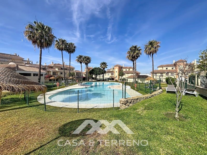 4 bedroom Apartment for sale in Caleta de Velez with garage - € 370,000 (Ref: 9884463)