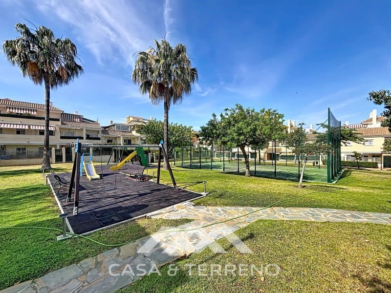 4 bedroom Apartment for sale in Caleta de Velez with garage - € 370,000 (Ref: 9884463)