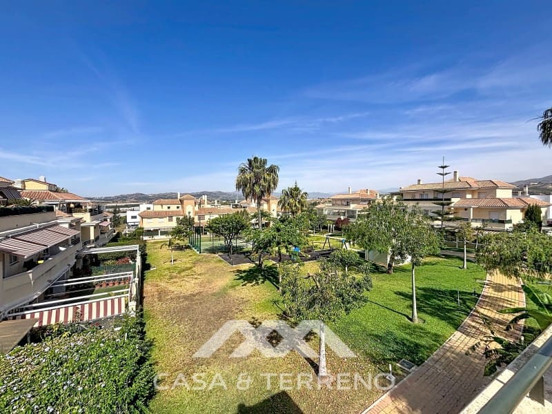 4 bedroom Apartment for sale in Caleta de Velez with garage - € 370,000 (Ref: 9884463)